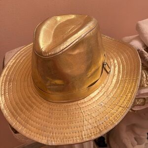 Gold hat like new.    Las Vegas.   New Year beach  party.